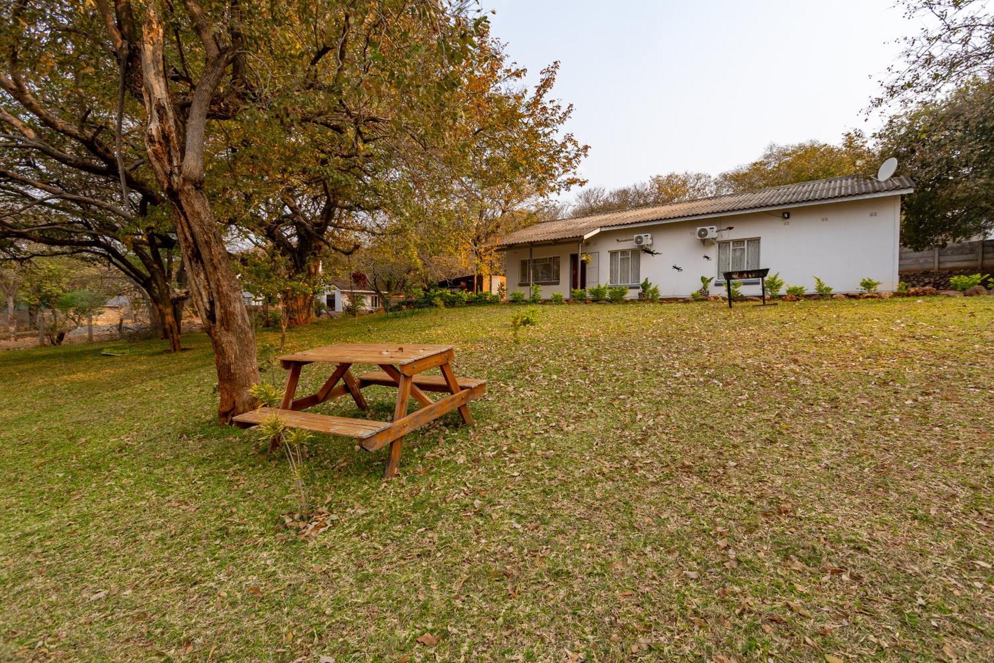 Wood Road Guest Lodge Victoria Falls Zewnętrze zdjęcie